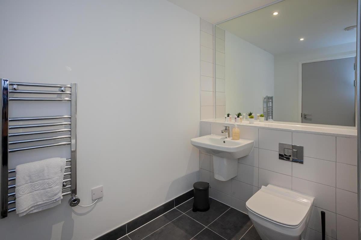 Spacious 2 Bed Apartment In Central Manchester Eksteriør billede